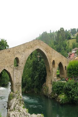 Visitar Cangas de Onís